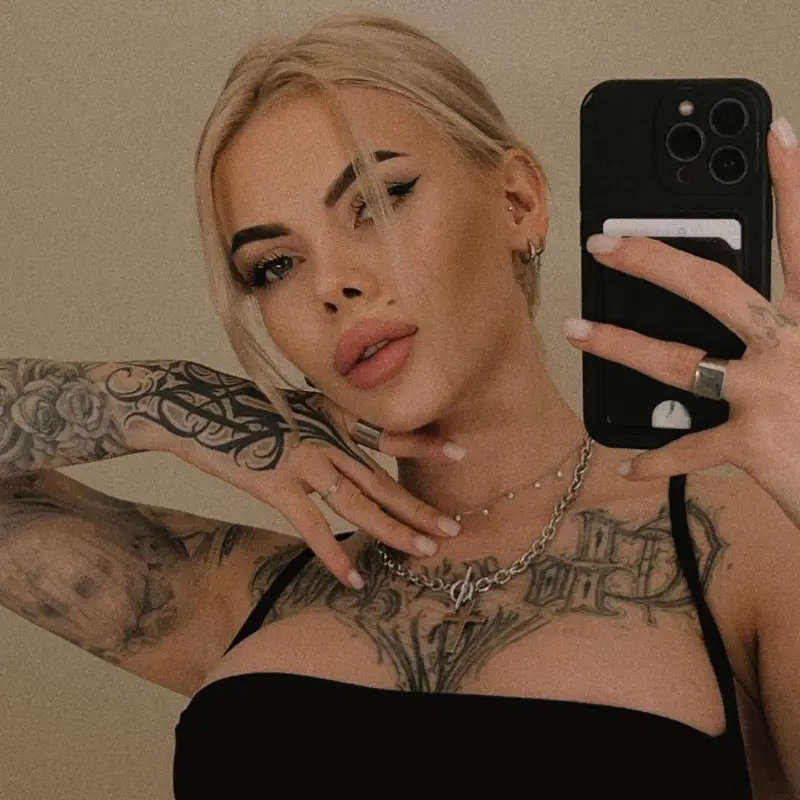 Mary - Artist - Tattoo